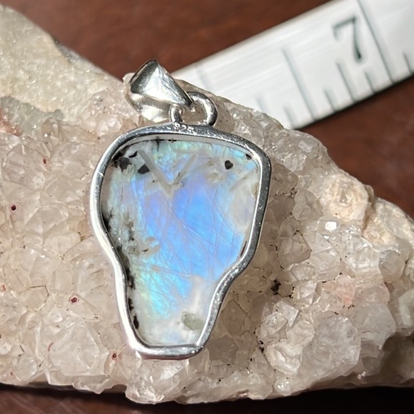 BLACK TOURMALINE IN RAINBOW MOONSTONE 925 STERLING SILVER PENDANT - Picture 4 of 7